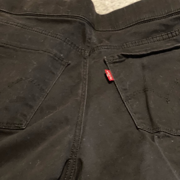 Women’s Levi’s black leggings. Size 28. - Picture 3 of 4